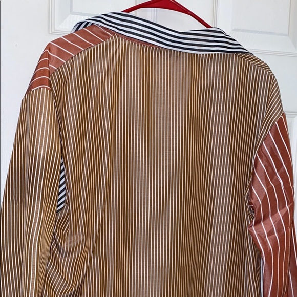 Tri color medium button down - Picture 3 of 3
